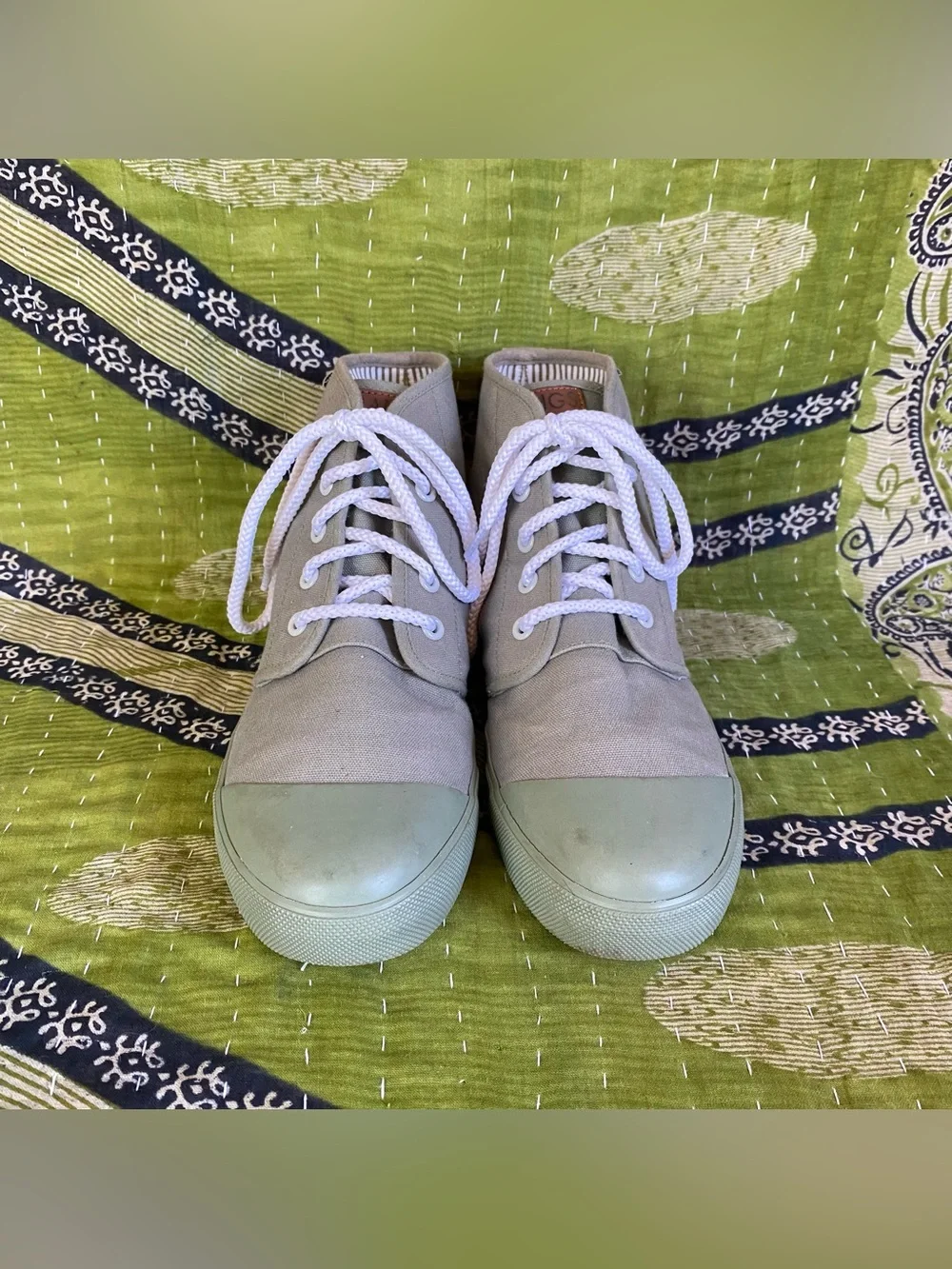 Bangs Sage Canvas Floral Bmbroidered Goblincore Cottage High Top Sneakers Size 9